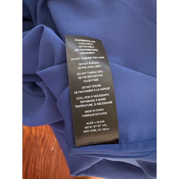 Alice + Olivia Riki Cutout Sheath
Dress in Blue Size 8 - Picture 12 of 15